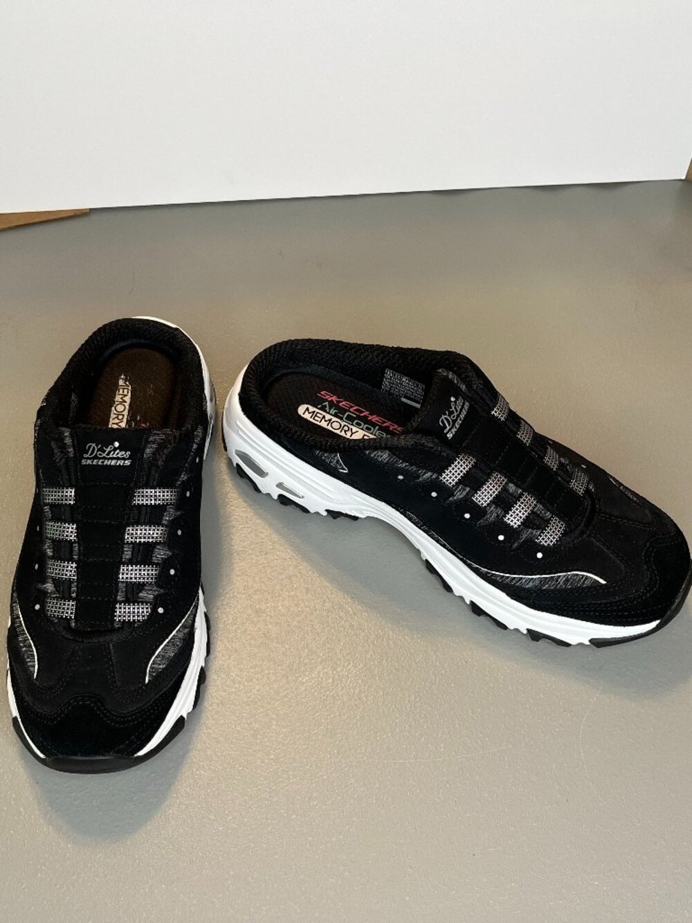 Skechers D’Lites Slip-On Memory Foam Black and Gray Mule Sneakers sz 8.5